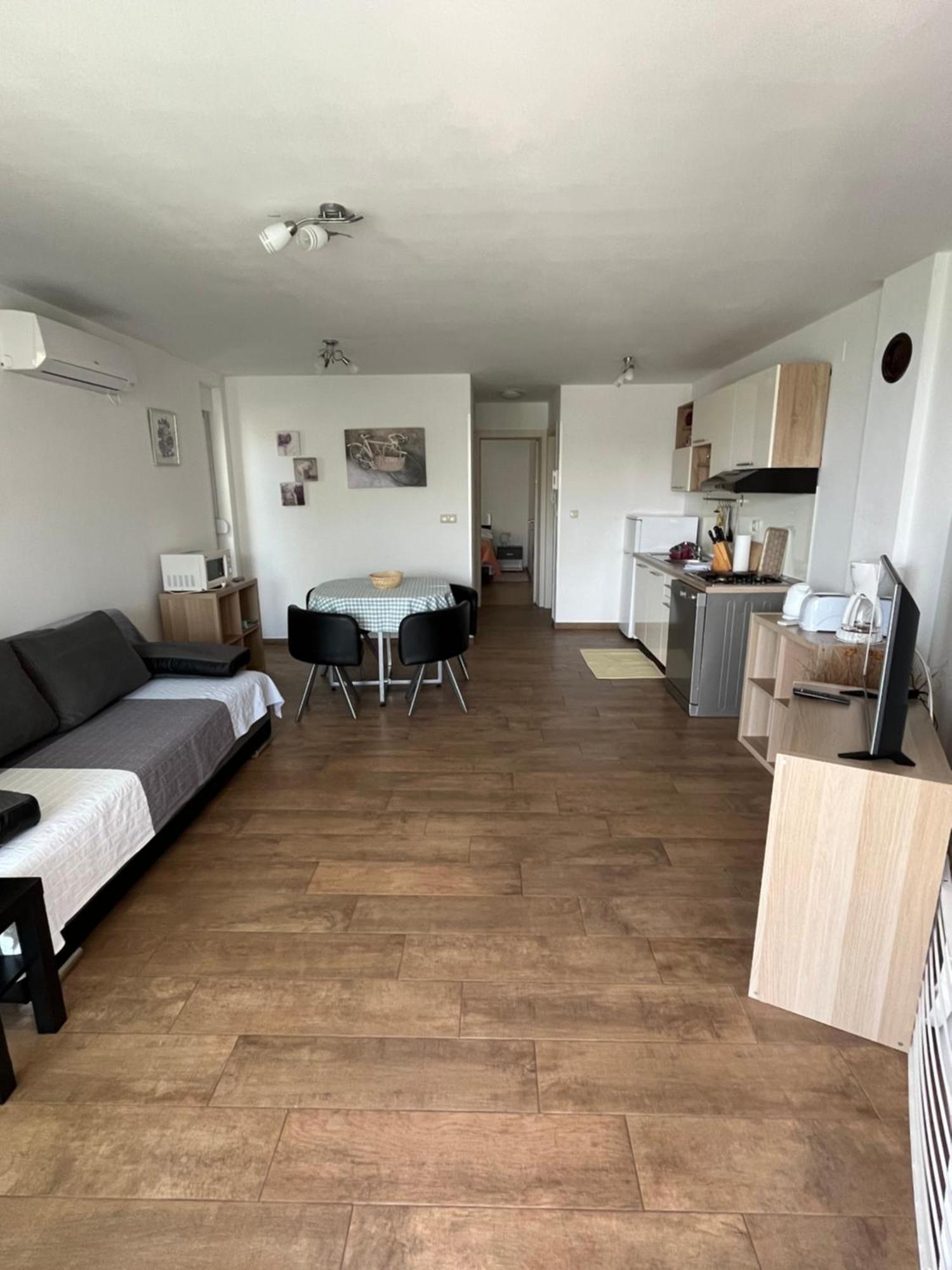 Apartma Apartments Amore Baska (Krk)